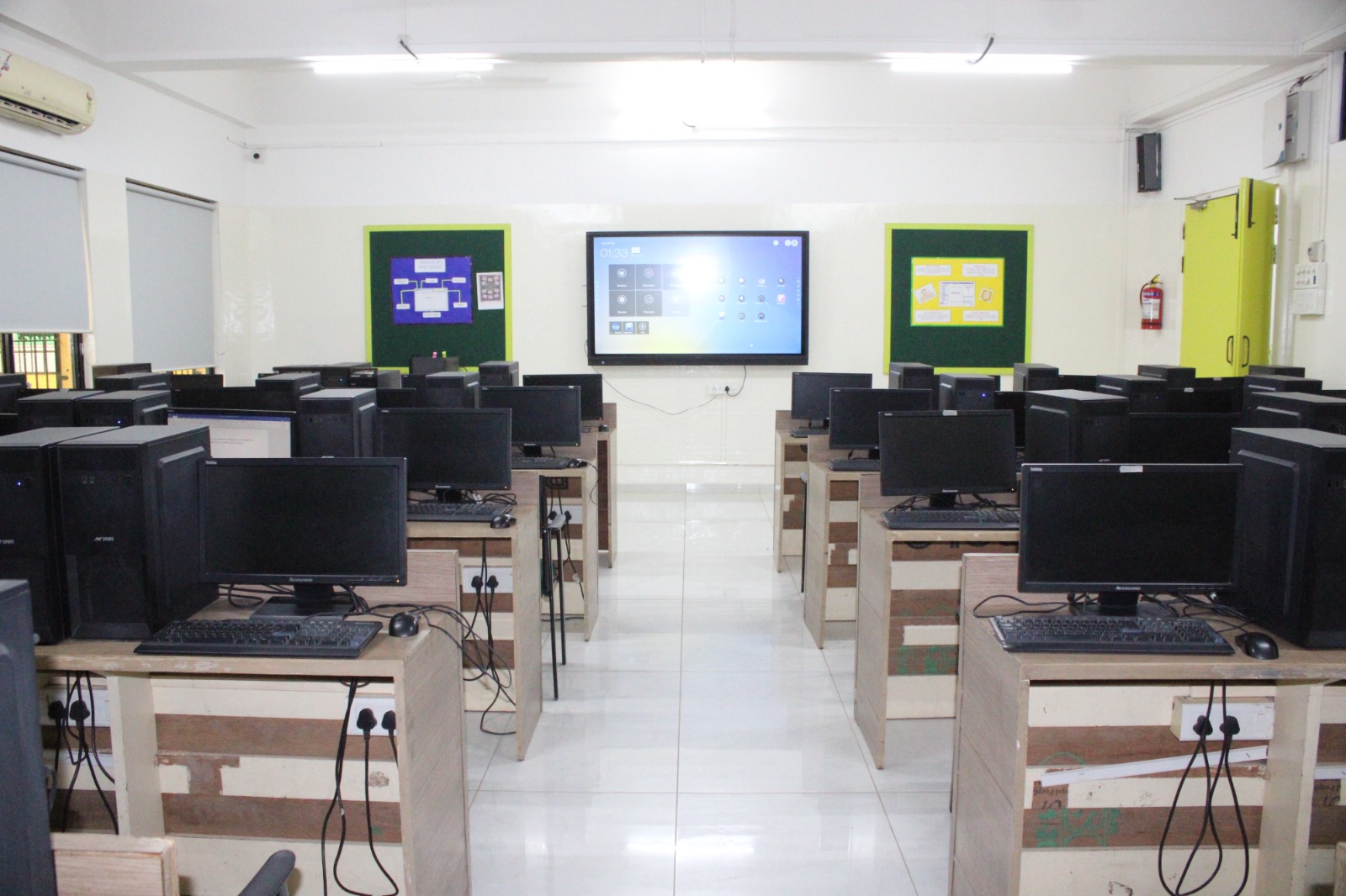 Smart-board computer lab at MIS International School, Pune